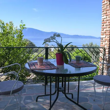 - Ocean Panorama And Lush Gardens Holiday home