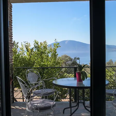 Holiday home - Ocean Panorama And Lush Gardens Nerotrivia