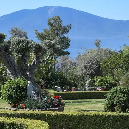Holiday home - Ocean Panorama And Lush Gardens
